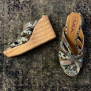 Blue & black snakeskin 4” wedge sandals… new never worn… cool sexy wedges